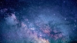 小蓝视频在线观看欧美科幻剧封面，宇宙星云背景下的飞船轮廓，蓝紫色调科技感十足